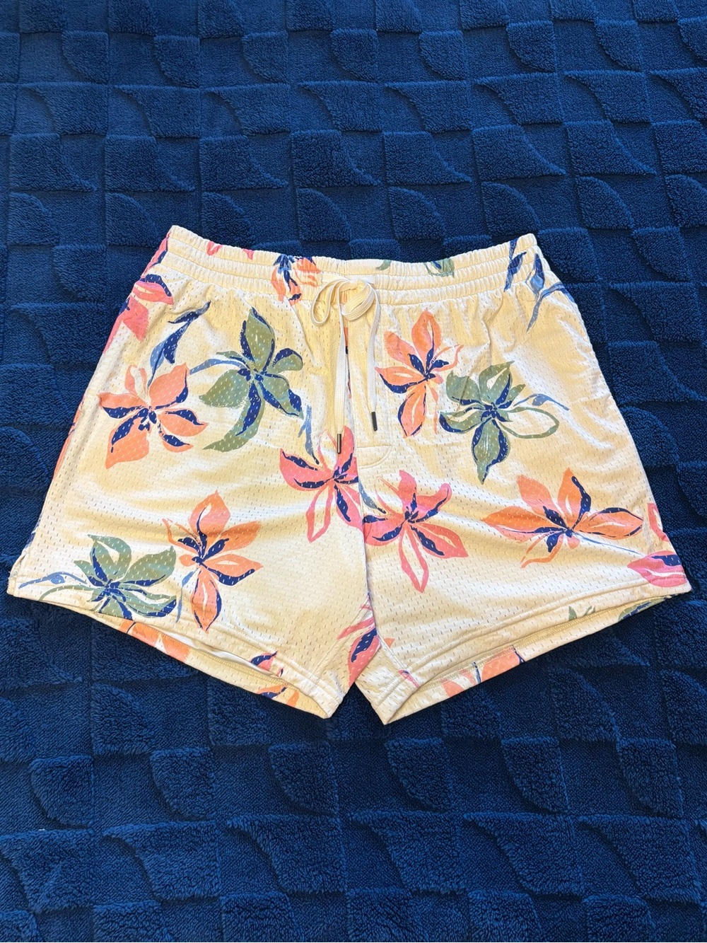 American Eagle Men Cream Pink Tropical Mesh Lounge Shorts